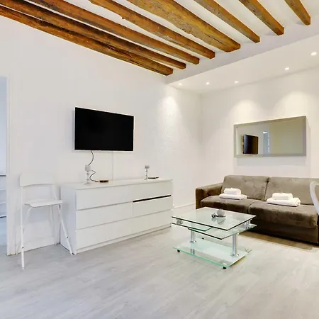 Daire Charming Apartment-1br-4p- Canal Saint-martin Paris